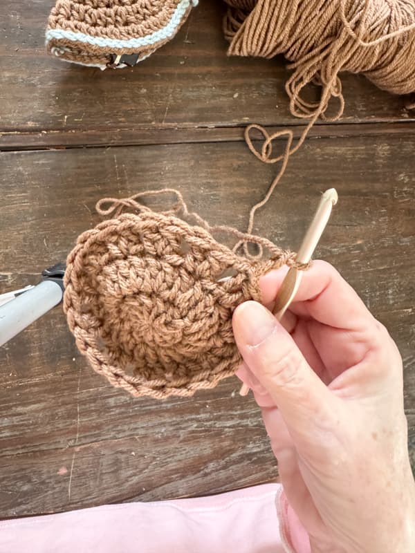 3rd row 2 double crochets in every other stitfch