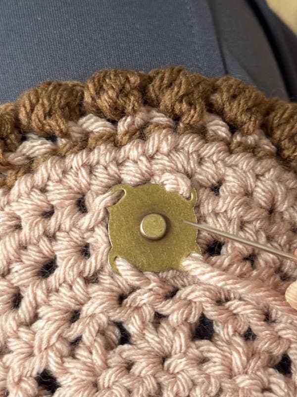attach sew in magnetic snap with yarn