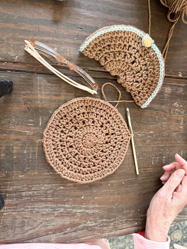finished circle for DIY crochet eyeglass holder