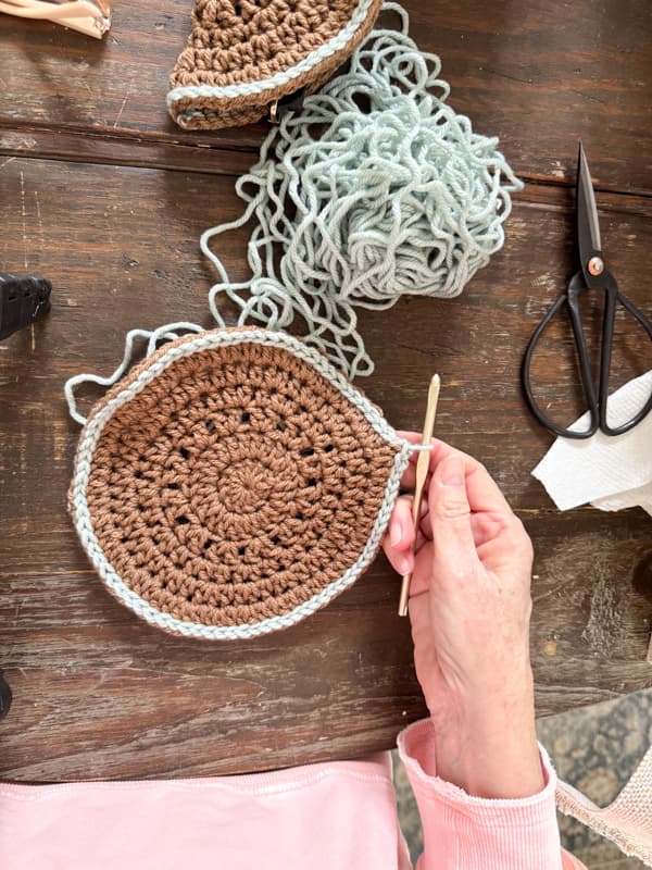 slip stitch in blue color around the outer edge of the dIY glass case cover