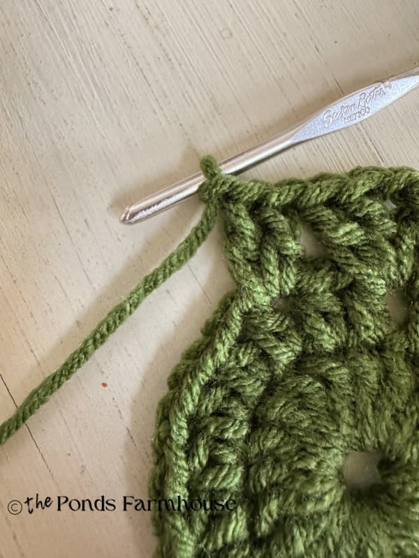 dc stitch with chain 1 for round 4