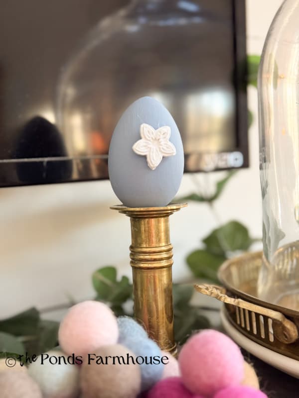 DIY Flower Motif Easter Egg on candlestick holder