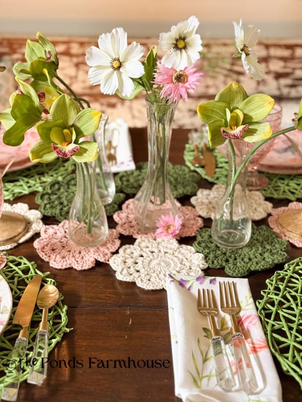 Flower centerpiece on DIY crochet Doily Centerpiece Table runner & Floral napkins