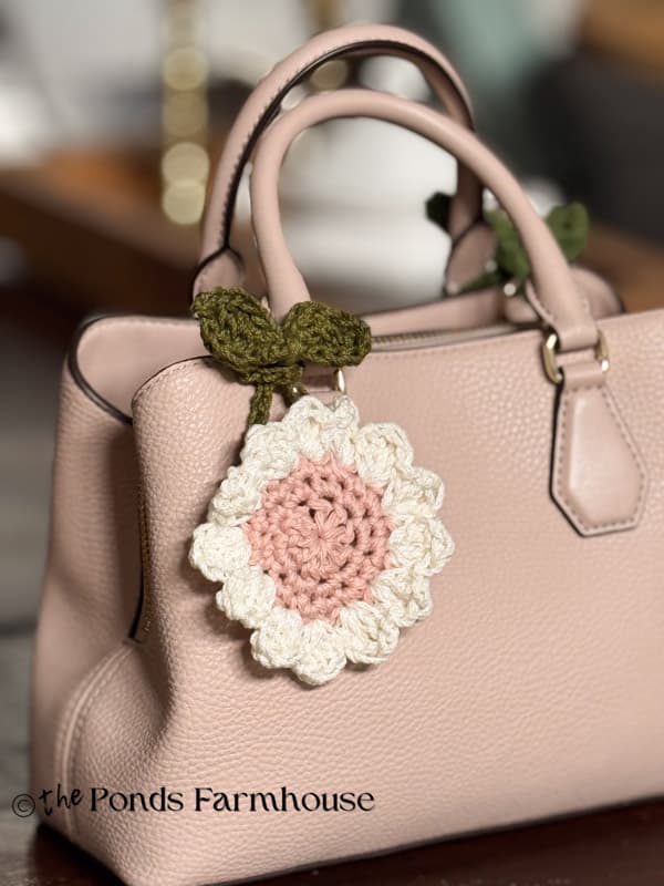 hang crochet purse charm key chaing airtag holder on purse handle