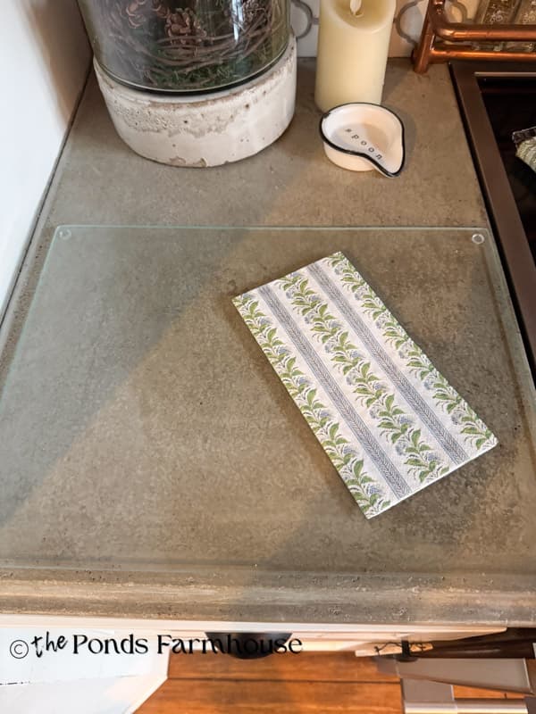 Glass cutting boarrd with blue and green napkins