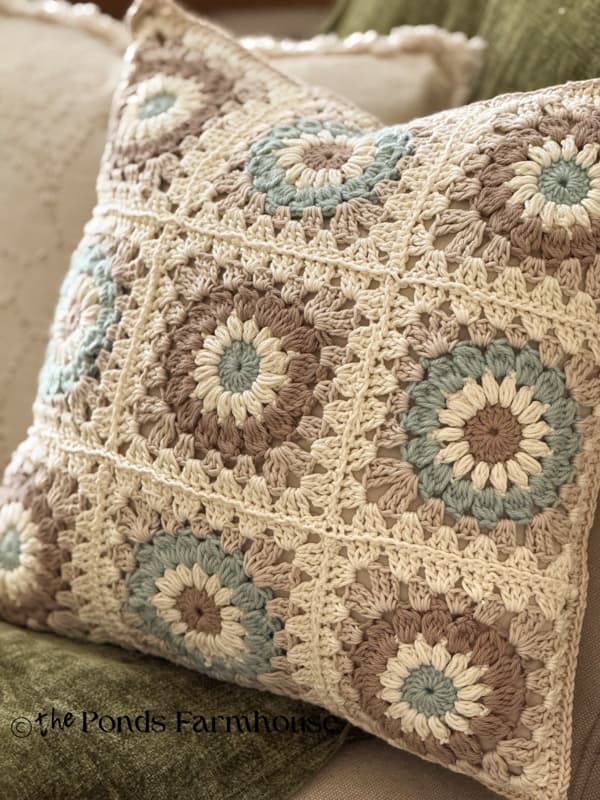 Old School Nostalgic Granny Square Pillow cover Pattern