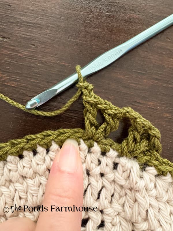 create a v with double crochet and chain stitches