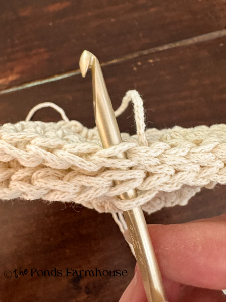 st st front to back to join the bottom of the purse together