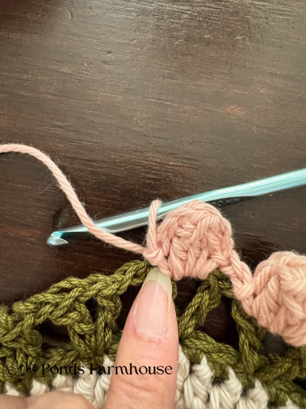 sl the chain 3 into the same space