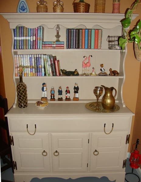 Teresa's Hutch Makeover
