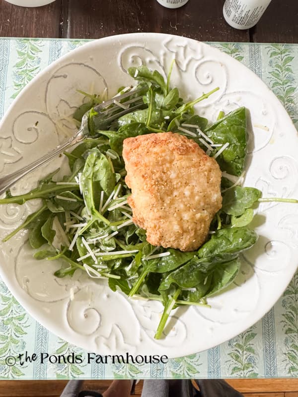 Aurgula Spinach Salad with homeade lemon vinaigrette & chicken breast