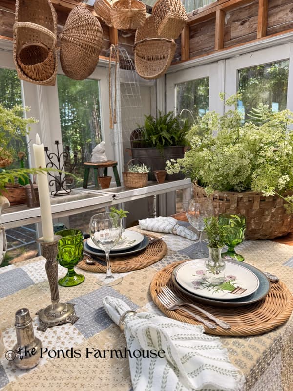 Thrifted tableware & DIY no-sew napkins for summer tablescape with hanging vintage baskets and potting table